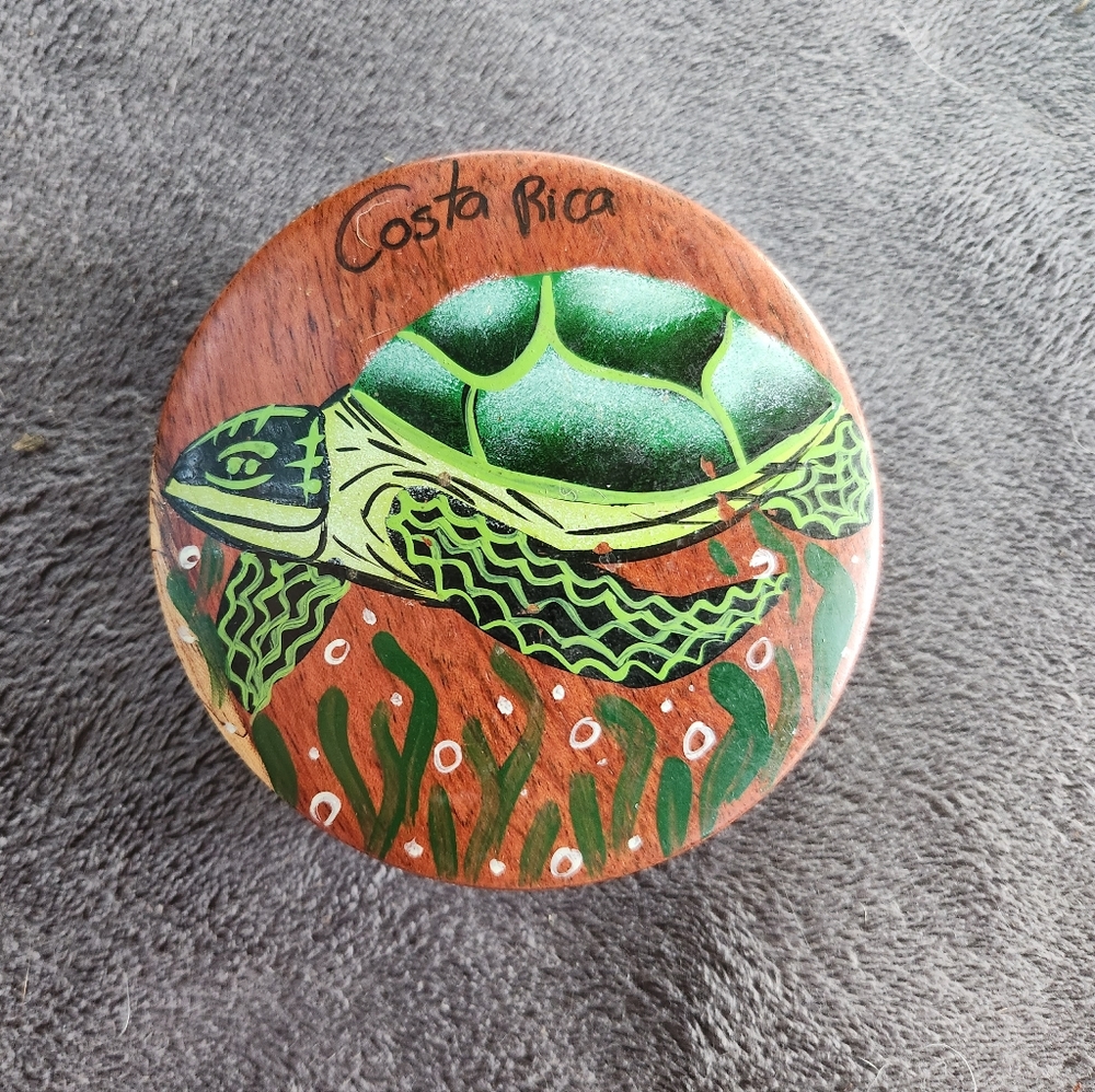COSTA RICA WOOD SOUVENIR BOX WITH TURTLE
